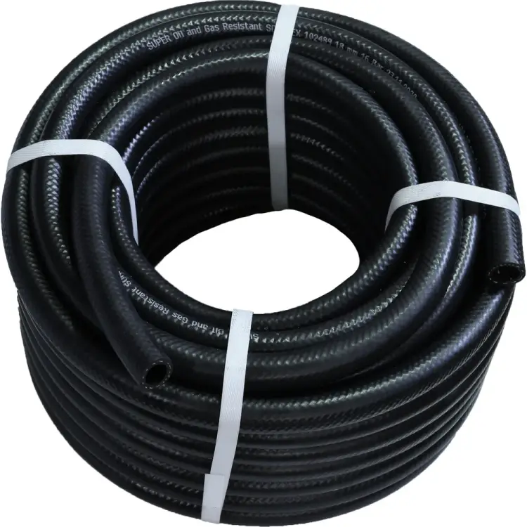 Гладкий маслобензостойкий шланг Sonatex 102489