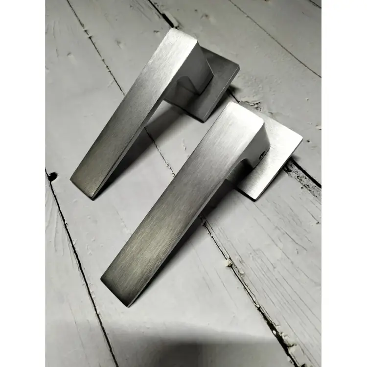 Дверная ручка MORELLI MH-54-S6 SSC "MIRA", на квадратной розетке 6 мм, цвет - суперматовый.хром 9014422