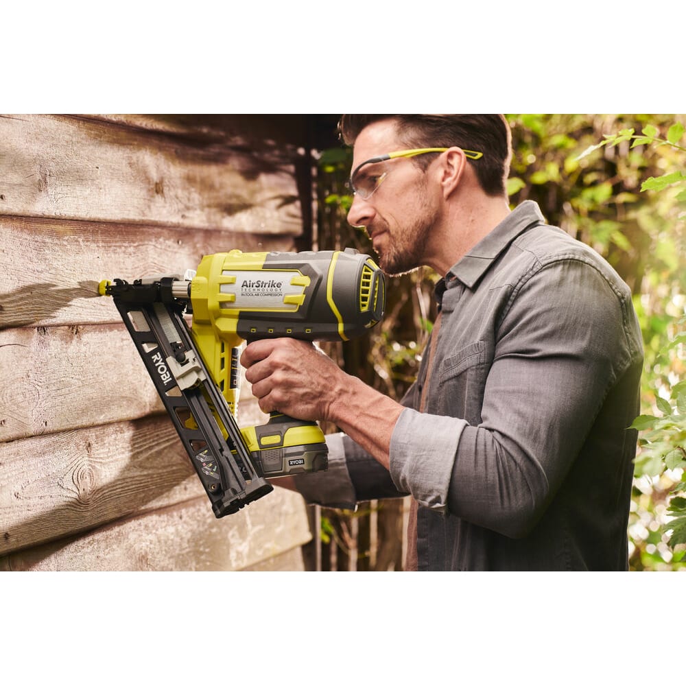 Гвоздезабиватель Ryobi ONE+ R15GN18-0