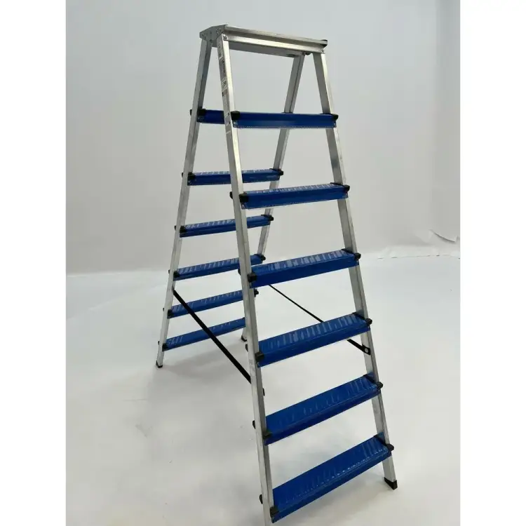 Двусторонняя алюминиевая стремянка Sarayli КОЛОР 18217 Двусторонняя алюминиевая стремянка Sarayli КОЛОР 18217