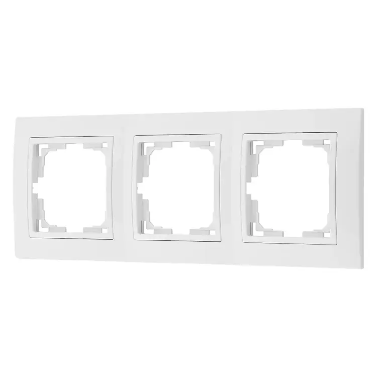 Трехместная рамка BYLECTRICA УЮТ ЮЛИГ.735212.281-40