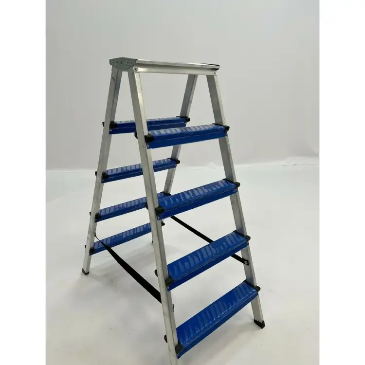 Двусторонняя алюминиевая стремянка Sarayli КОЛОР 18215 Двусторонняя алюминиевая стремянка Sarayli КОЛОР 18215