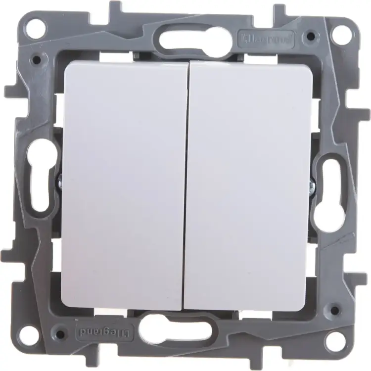 Двухклавишный механизм выключателя Legrand Etika 672202
