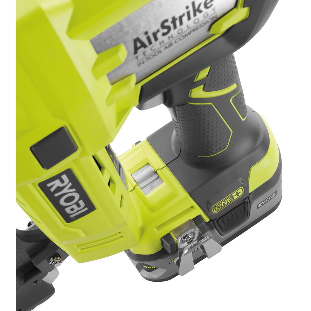 Аккумуляторный гвоздезабиватель Ryobi ONE+ R18N18G0