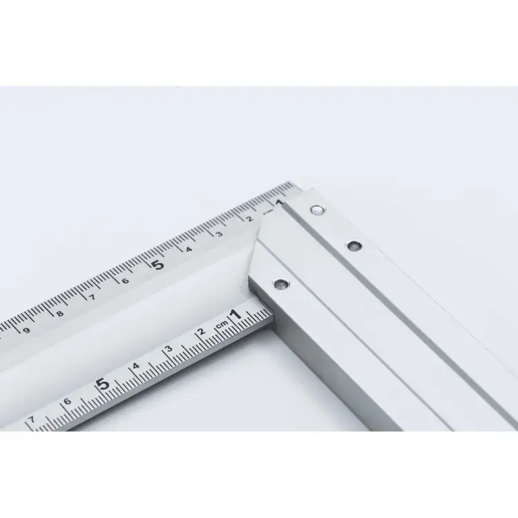 Строительный алюминиевый угольник ALUKOMTOOLS 211513450A