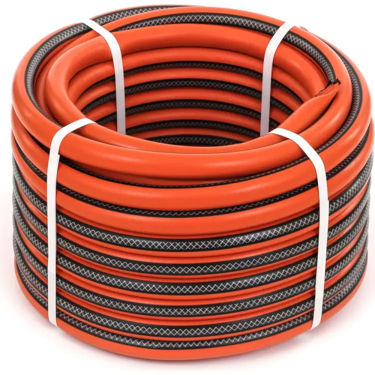 Поливочный 3-х слойный шланг Жук Жук Классик 1/2", 50 м 1747-00 Поливочный 3-х слойный шланг Жук Жук Классик 1/2", 50 м 1747-00