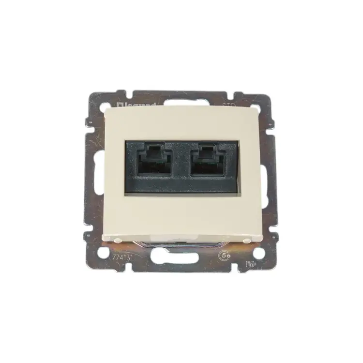 Компьютерная розетка Legrand Valena 774131