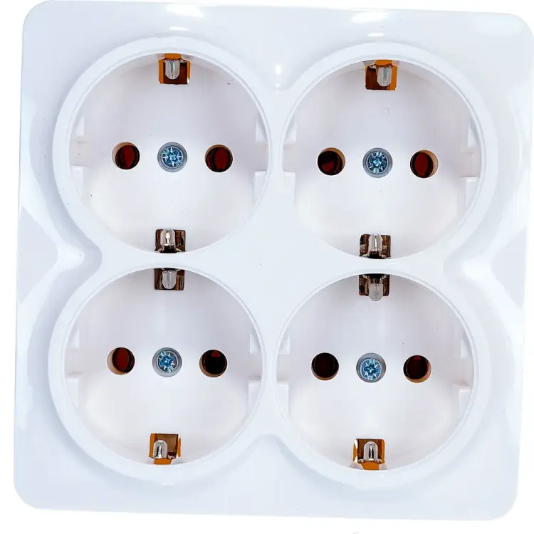 Квадратная четырехместная розетка IONICH 1449