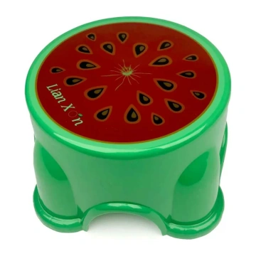 Пластиковые табуреты