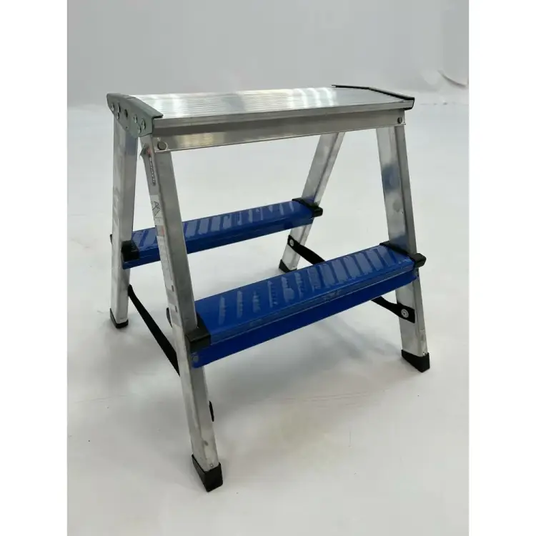 Двусторонняя алюминиевая стремянка Sarayli КОЛОР 18212 Двусторонняя алюминиевая стремянка Sarayli КОЛОР 18212