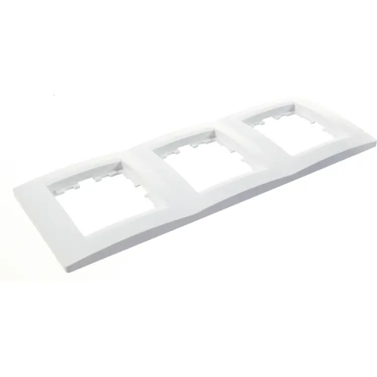 Трехместная вертикальная рамка Lezard KARINA 707-0200-153