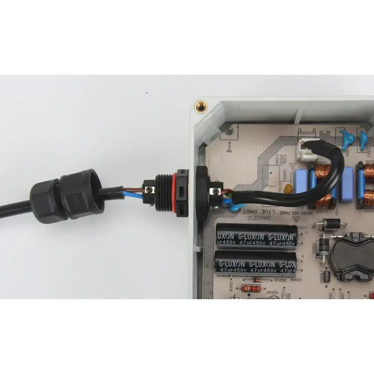 Трехполюсный водостойкий разъем TTAF Elektronik WPP-0302M20