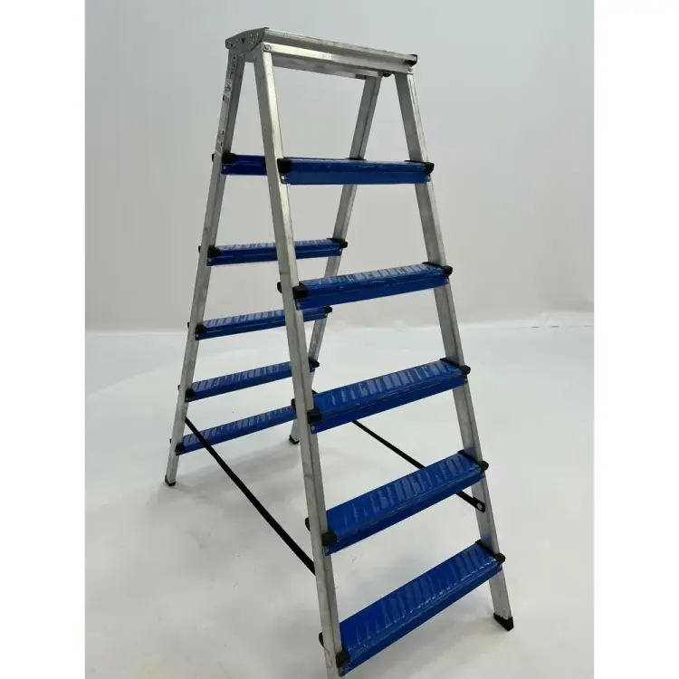 Двусторонняя алюминиевая стремянка Sarayli КОЛОР 18216 Двусторонняя алюминиевая стремянка Sarayli КОЛОР 18216