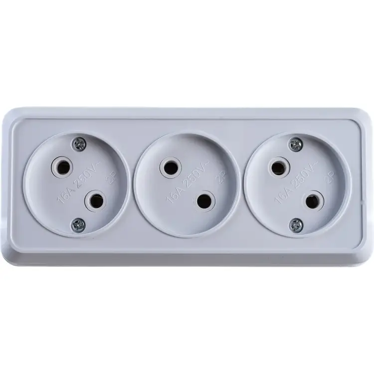 Трехместная розетка Intro Quadro Б0053809